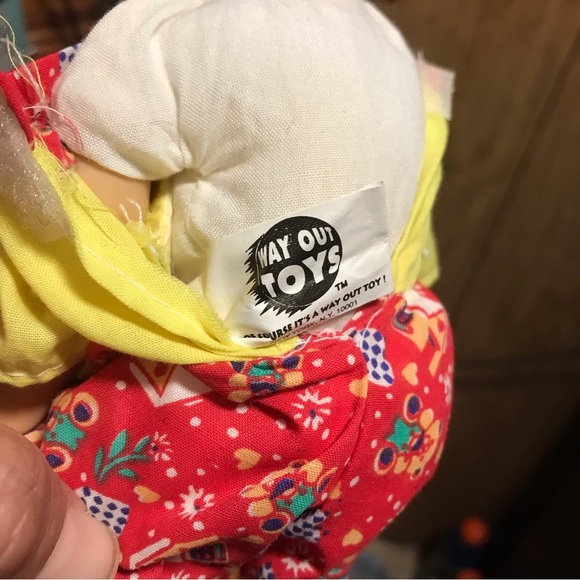 VINTAGE 1990’S WAY OUT TOYS DOLL 9”-FRECKLES TWO TEETH EXPRESSIONS DOLL - Picture 7 of 8